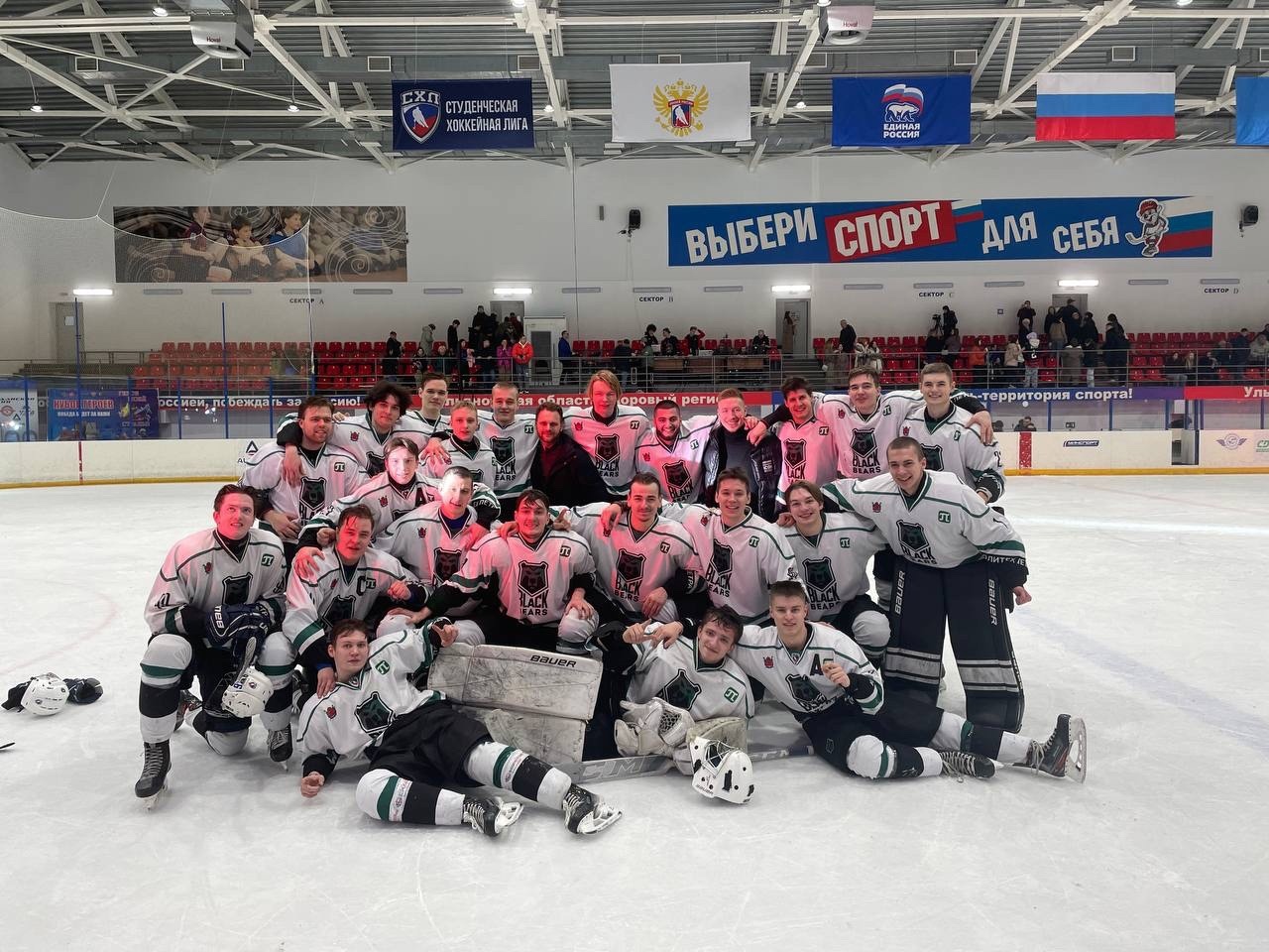 Наши хоккеисты — первая команда из Санкт-Петербурга, которая попала в финал восьми! 
